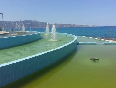 Και όμως είναι αλήθεια: Αυτό είναι το συντριβάνι που βγάζει κέρδος 1,5 εκατομμύρια ευρώ κάθε χρόνο (βίντεο)